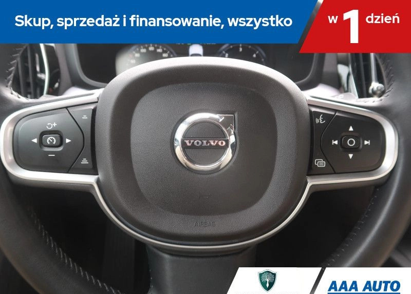 Volvo V60 cena 96000 przebieg: 145172, rok produkcji 2019 z Supraśl małe 254